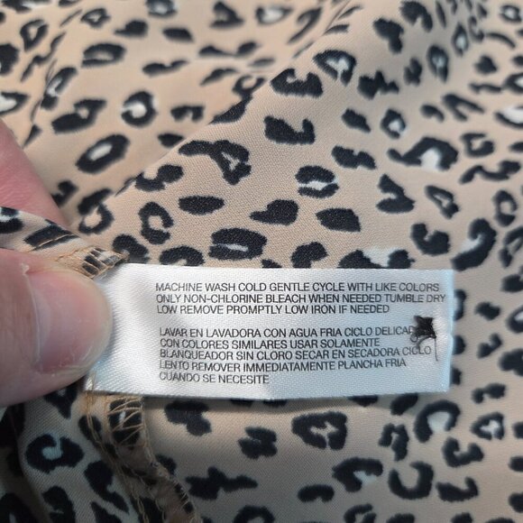 By Design Extra Large Tan Black Animal Print V Neck Sleeveless Button Up Blouse - Picture 8 of 8